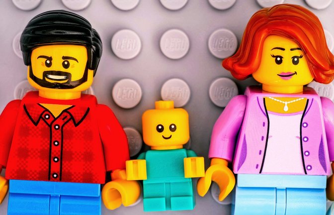 Nur eine Form der „Familie“: Mama, Papa, Kind – aus Lego<span class='image-autor'>Foto: IMAGO/Pond5//xRosinka79x</span>