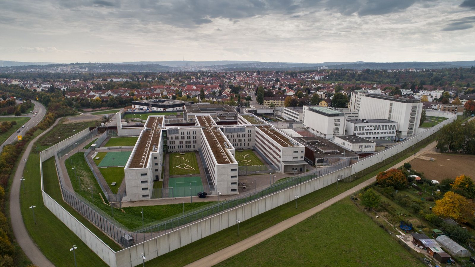 Bis es so weit ist, wird in bestehenden Justizvollzugsanstalten Platz geschaffen – wie hier in Stuttgart-Stammheim.Foto: Finanzministerium Baden-Württemberg/Michael Tümmers