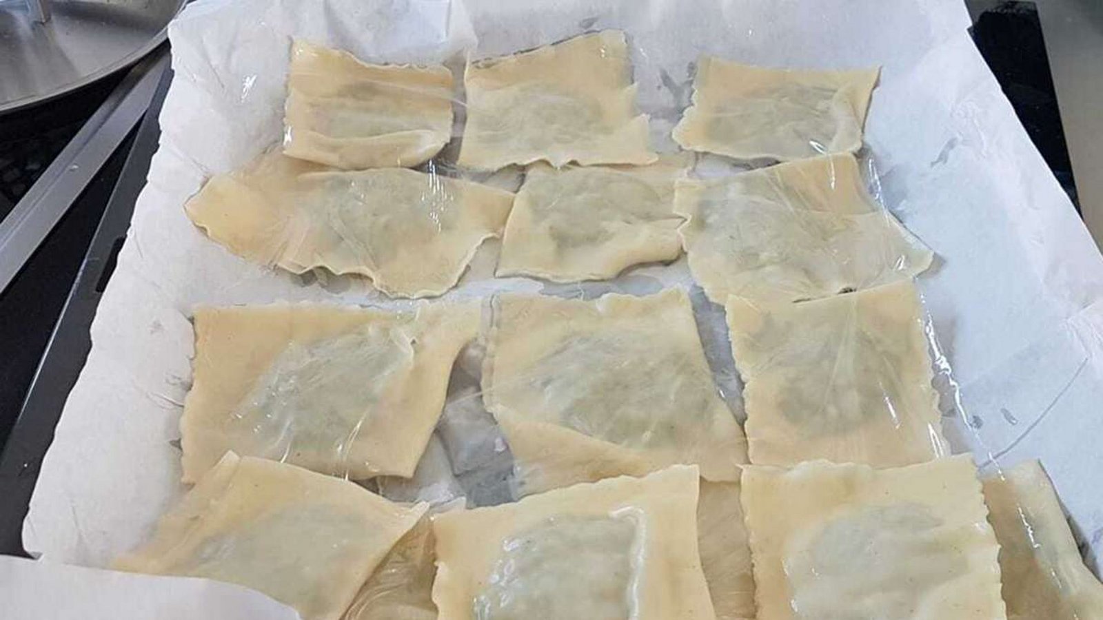 Gefaltet, nicht gerollt – so sehen bei unserer Autorin die Maultaschen aus.Foto: StZN/Schäfer Gefaltet, nicht gerollt – so sehen bei unserer Autorin die Maultaschen aus.Foto: StZN/Schäfer