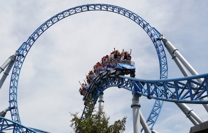 Auch bei Regen kann man bei einem Besuch im Europapark Spaß haben. Worauf man achten muss, haben wir hier für Sie zusammengefasst.<span class='image-autor'>Foto: D. Pfleiderer / Shutterstock.com</span>