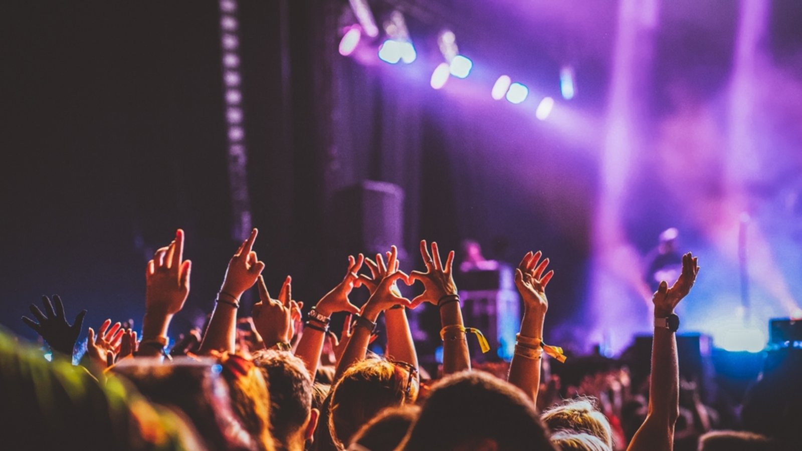 1VERSE wollen nun weltweit Bühnen erobern. (Symbolbild)Foto: Melinda Nagy/ Shutterstock