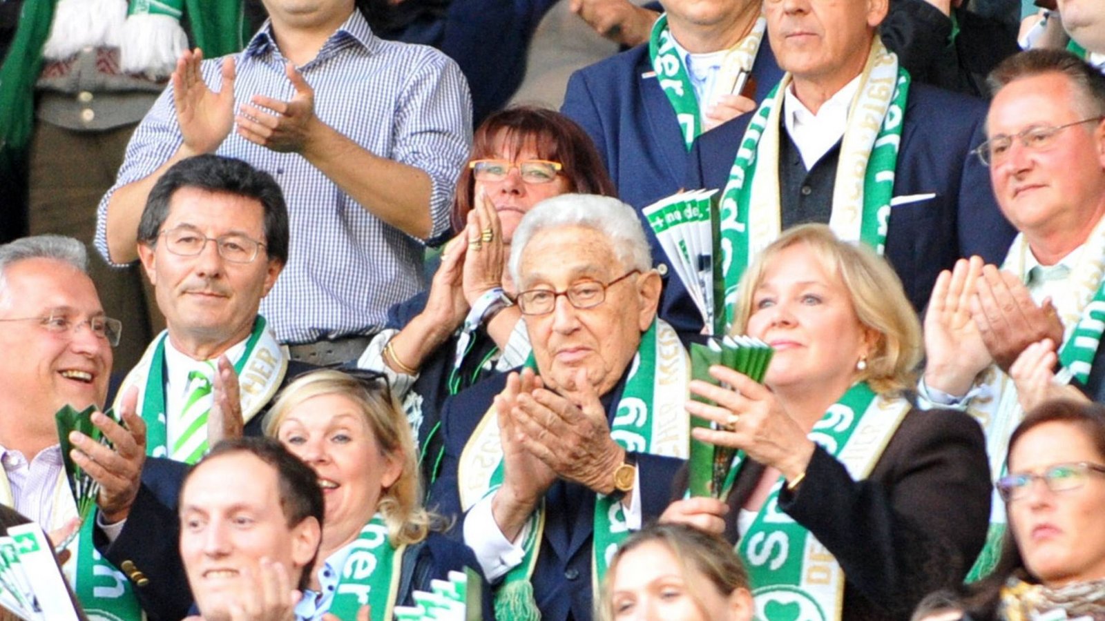 Kissinger wurde in Fürth geboren und blieb zeitlebens ein großer Fan der SpVgg Greuther Fürth. Hier besuchte er in der Saison 2012/13 ein Spiel gegen Schalke 05.Foto: imago sportfotodienst/imago sportfotodienst Kissinger wurde in Fürth geboren und blieb zeitlebens ein großer Fan der SpVgg Greuther Fürth. Hier besuchte er in der Saison 2012/13 ein Spiel gegen Schalke 05.Foto: imago sportfotodienst/imago sportfotodienst