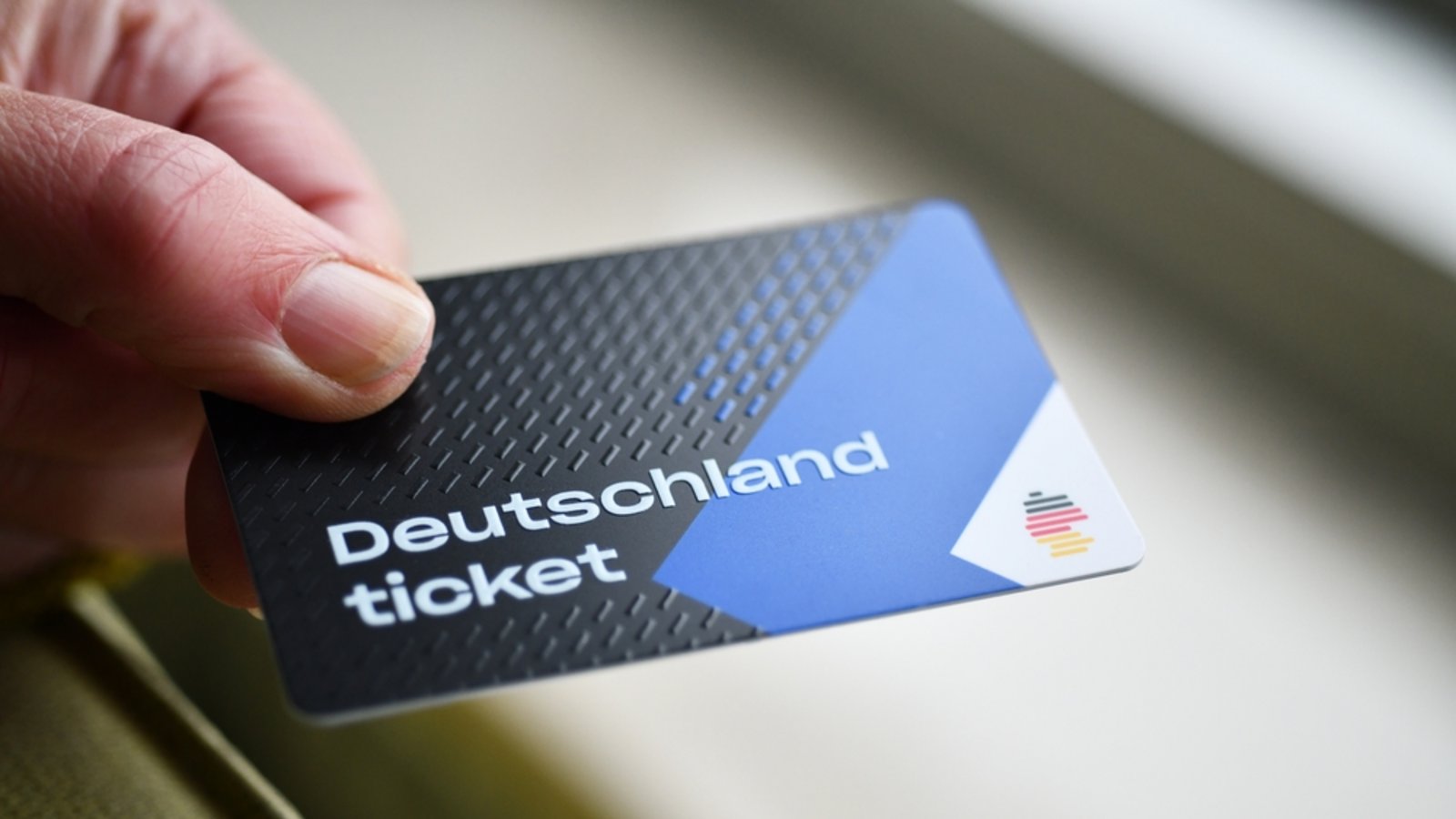 Aus dem 58-Euro-Ticket wird das 63-Euro-Ticket.Foto: nitpicker / shutterstock.com Aus dem 58-Euro-Ticket wird das 63-Euro-Ticket.Foto: nitpicker / shutterstock.com