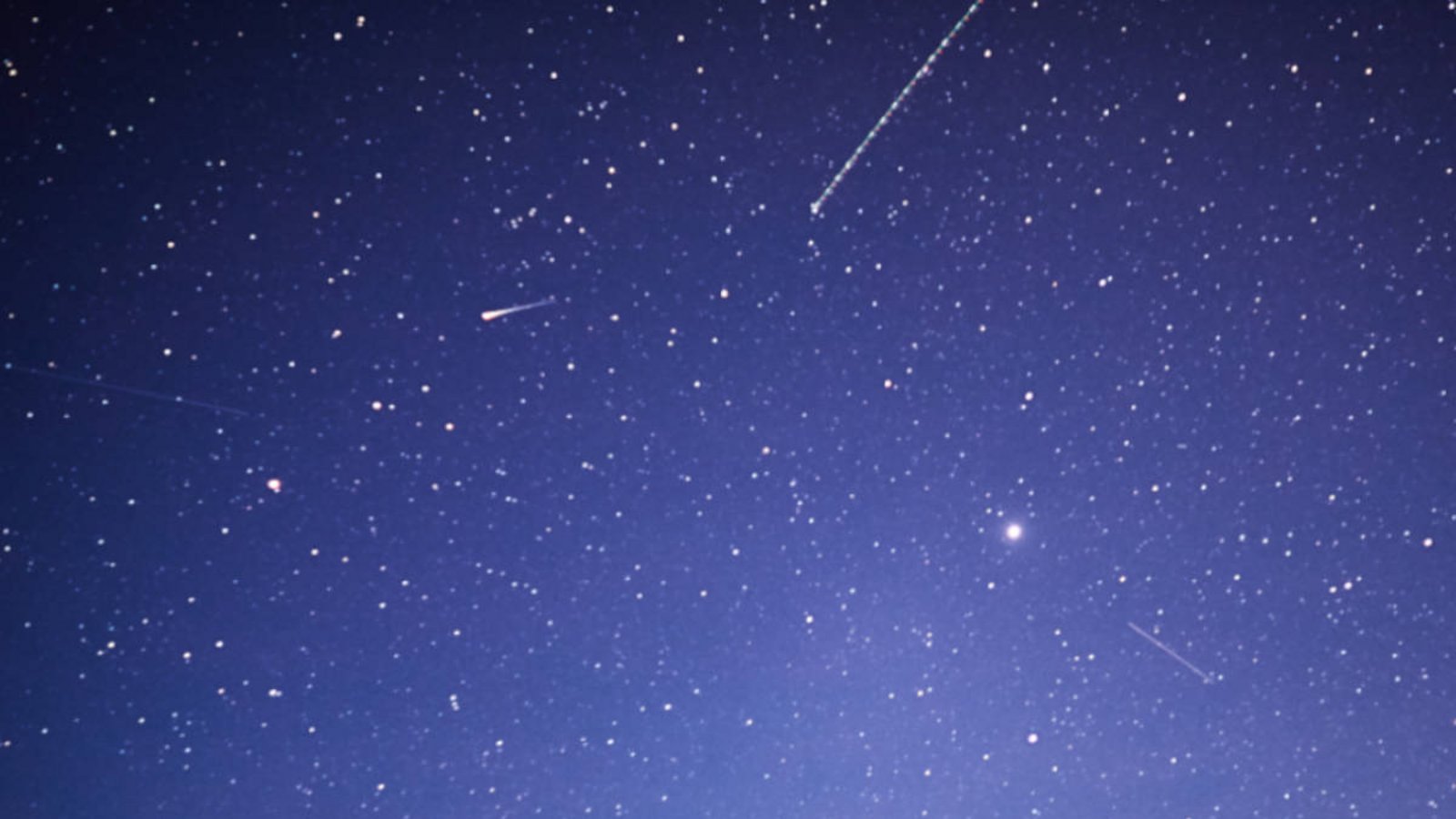 Im November findet wieder der Leoniden-Sternschnuppenschwarm statt. Alles Wichtige zum Meteorschauer in Deutschland im Überblick.Foto: Eliyahu Ungar-Sargon / Shutterstock.com Im November findet wieder der Leoniden-Sternschnuppenschwarm statt. Alles Wichtige zum Meteorschauer in Deutschland im Überblick.Foto: Eliyahu Ungar-Sargon / Shutterstock.com