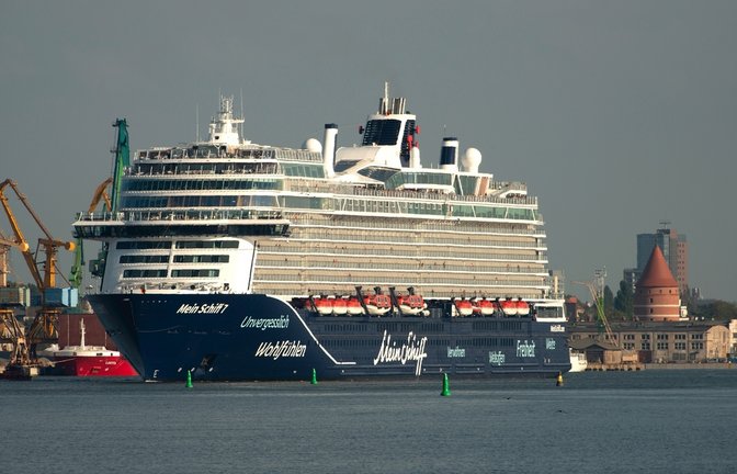 Unfall auf der "Mein Schiff 7": Ein zweijähriges Kind stürzte mehrere Meter in die Tiefe. Wie es dem Kind geht und was passiert ist, erfahren Sie hier.<span class='image-autor'>Foto: Vytautas Kielaitis / Shutterstock.com</span>