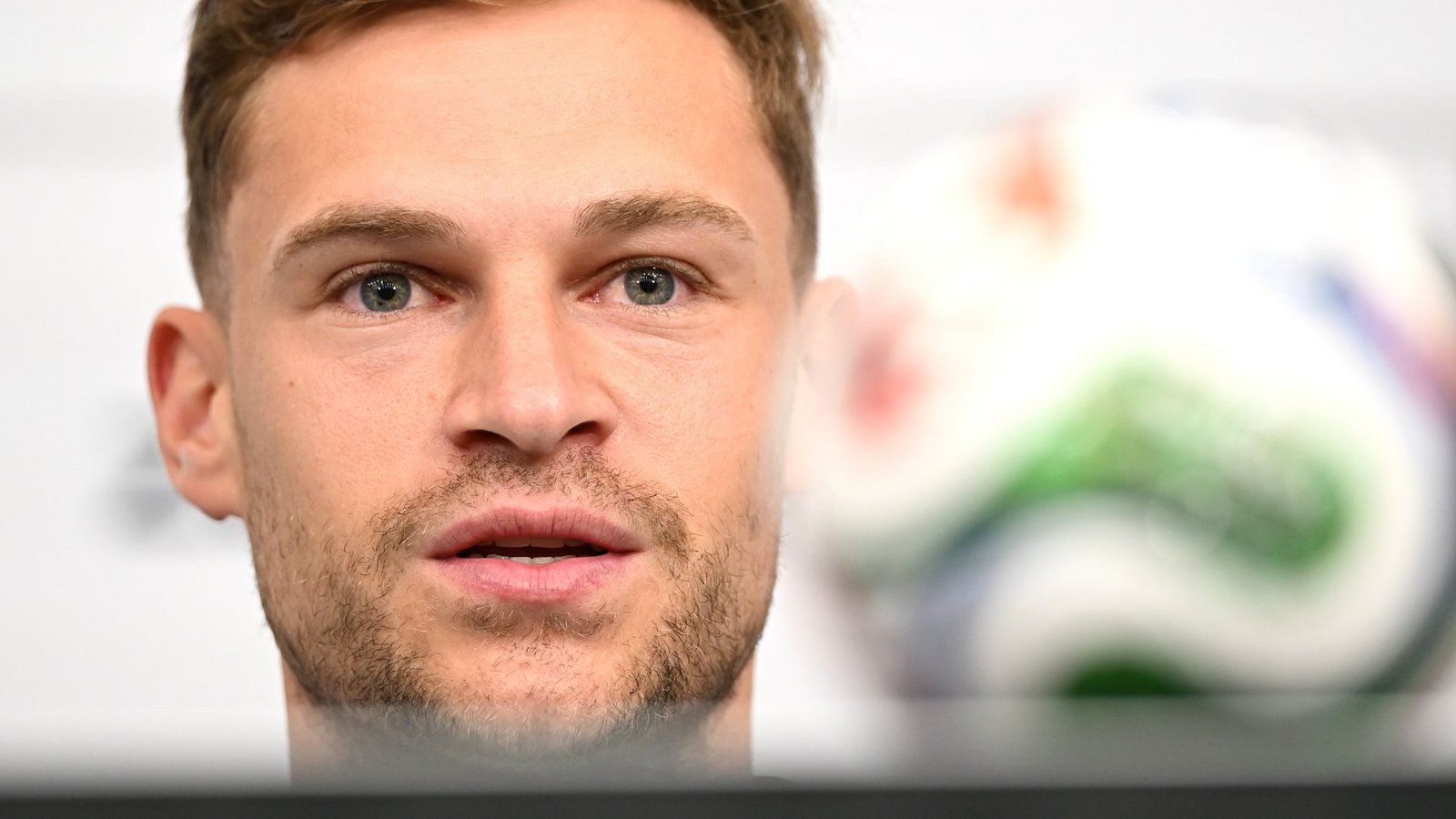 Joshua Kimmich spricht über die kommenden WM-Aufgaben.Foto: Federico Gambarini/dpa Joshua Kimmich spricht über die kommenden WM-Aufgaben.Foto: Federico Gambarini/dpa