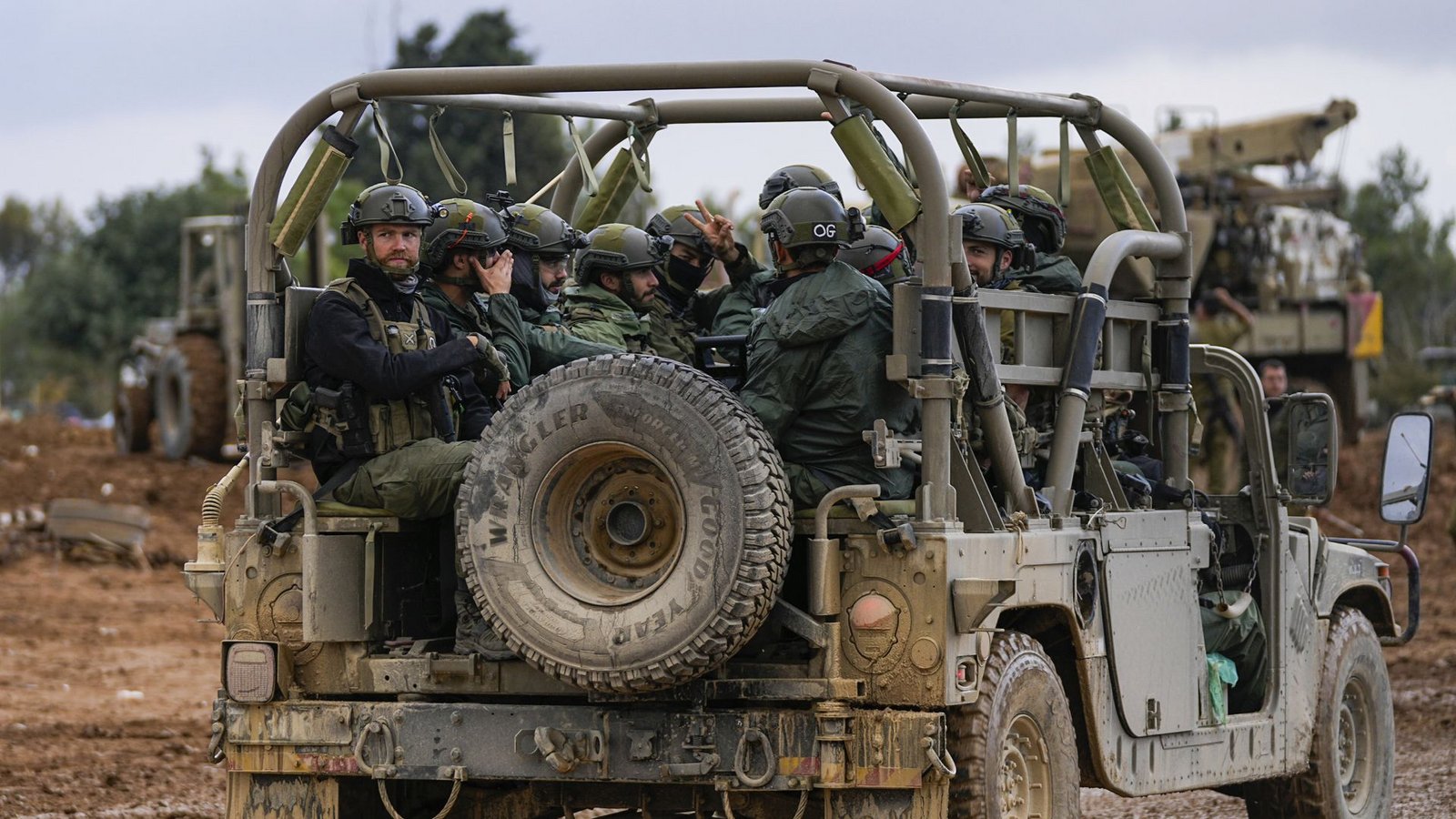 Israelische Soldaten bewegen sich in der Nähe der Grenze zum Gazastreifen im Süden Israels. (Archivbild)Foto: dpa/Ohad Zwigenberg Israelische Soldaten bewegen sich in der Nähe der Grenze zum Gazastreifen im Süden Israels. (Archivbild)Foto: dpa/Ohad Zwigenberg
