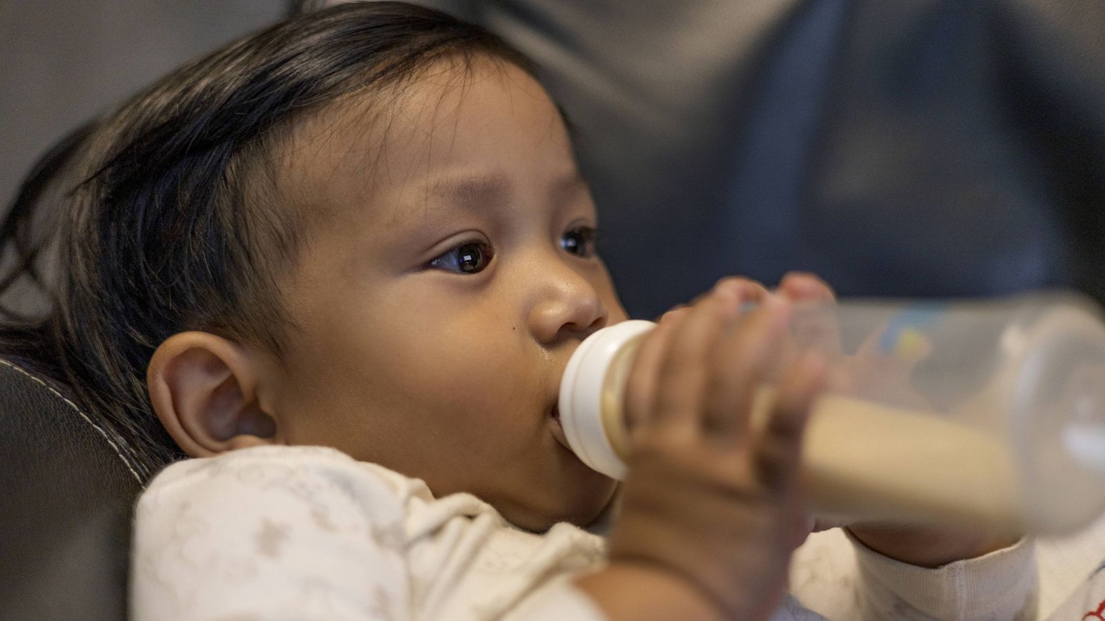 Vorsicht, kontaminierte Babymilch von Danone und Nestlé!Foto: IMAGO/YAY Images Vorsicht, kontaminierte Babymilch von Danone und Nestlé!Foto: IMAGO/YAY Images