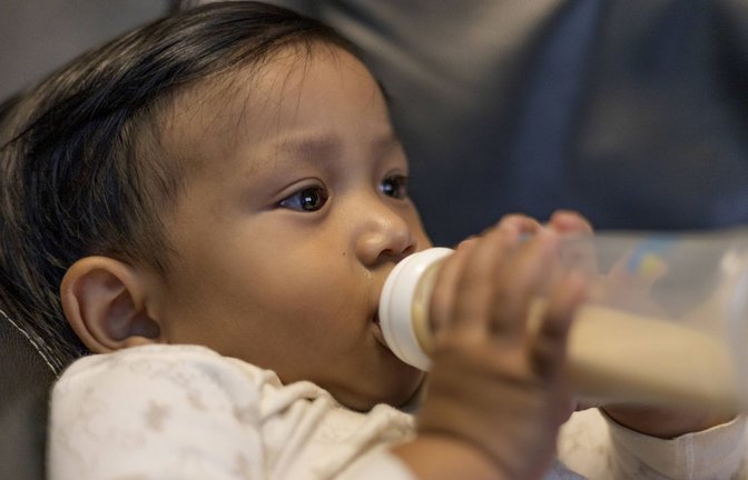 Vorsicht, kontaminierte Babymilch von Danone und Nestlé!<span class='image-autor'>Foto: IMAGO/YAY Images</span>