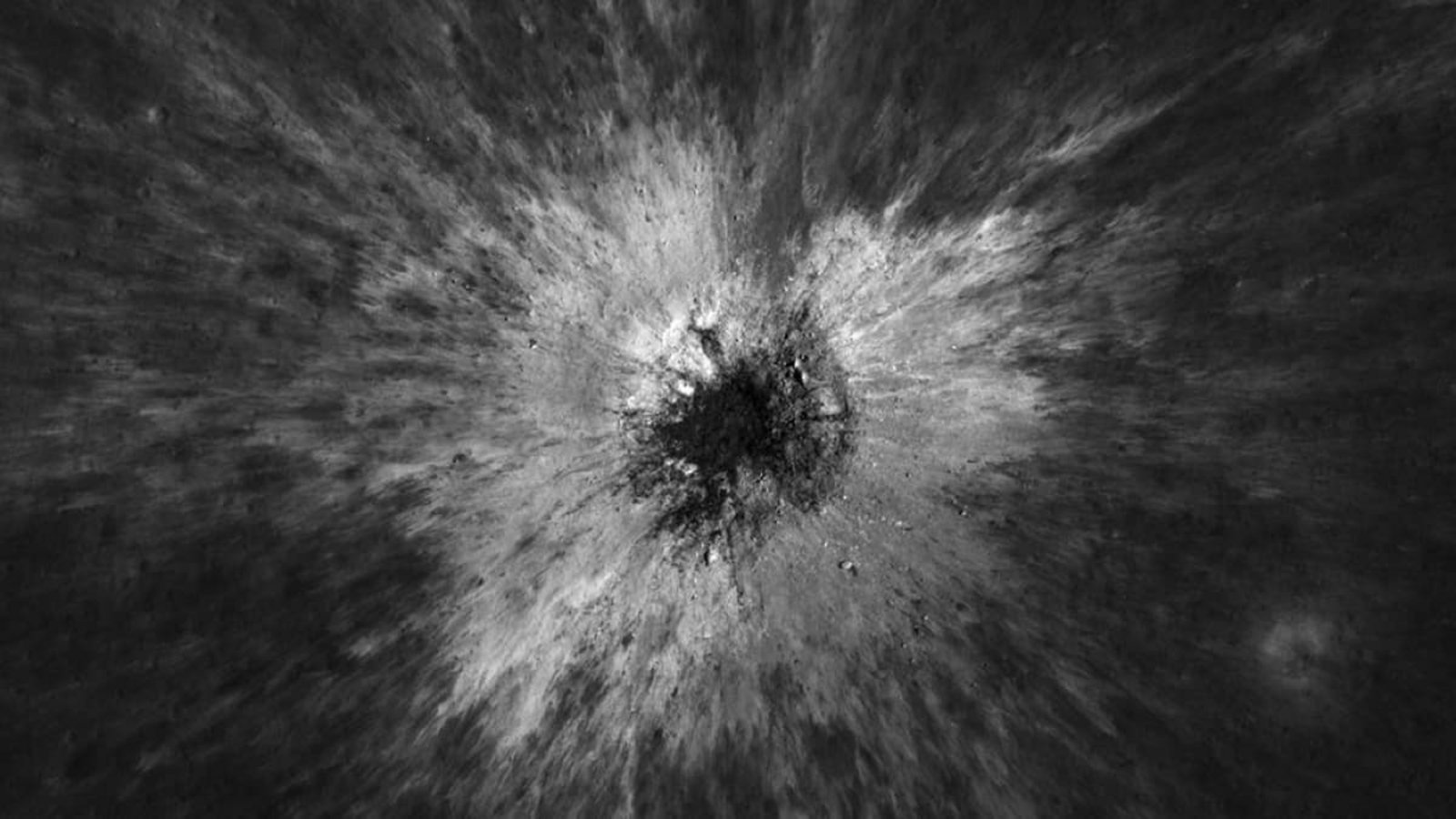 Der Krater mit dem Namen McGetchin habe einen Durchmesser von 222 Metern, teilt die Nasa mit. Ein solches Ereignis komme laut Wissenschaftlern nur „einmal im Jahrhundert oder sogar noch seltener“ vor, erklärt die Nasa.Nasa Goddard/Intuitive Machines/Robert Wagner