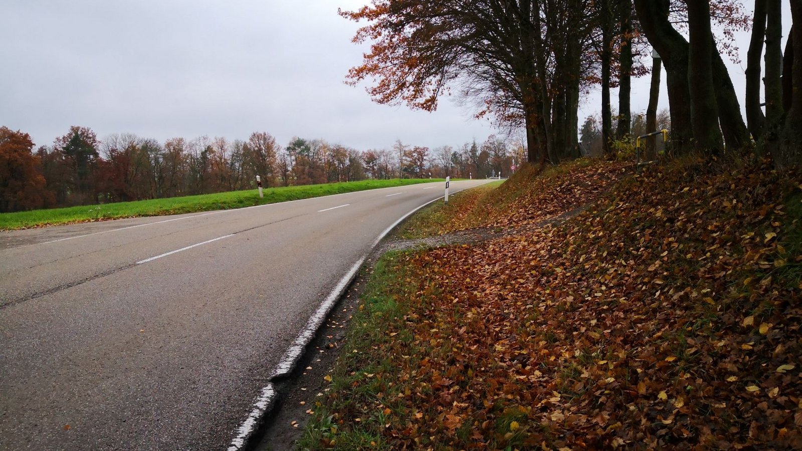 Wann kommt die Sanierung der Landesstraße zwischen Großglattbach und dem Abzweig nach Lomersheim? Fotos: p