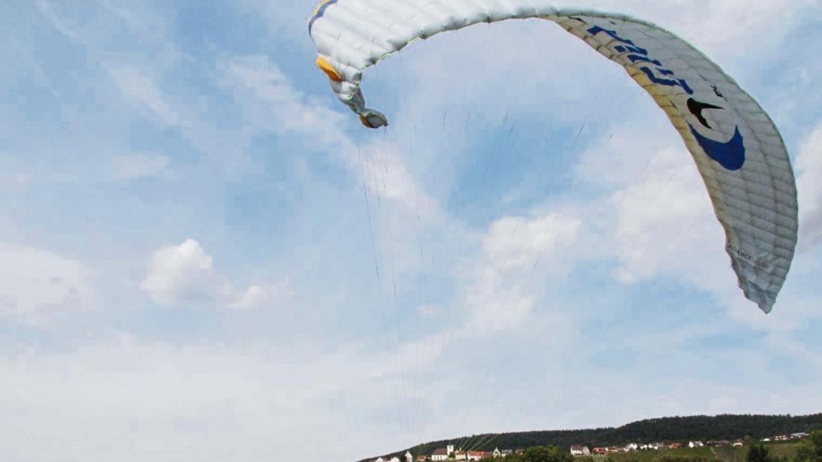 Mit einem erfahrenen Piloten konnten die Festbesucher am Wochenende selbst einen Rundflug unternehmen. Foto: Banholzer Mit einem erfahrenen Piloten konnten die Festbesucher am Wochenende selbst einen Rundflug unternehmen. Foto: Banholzer