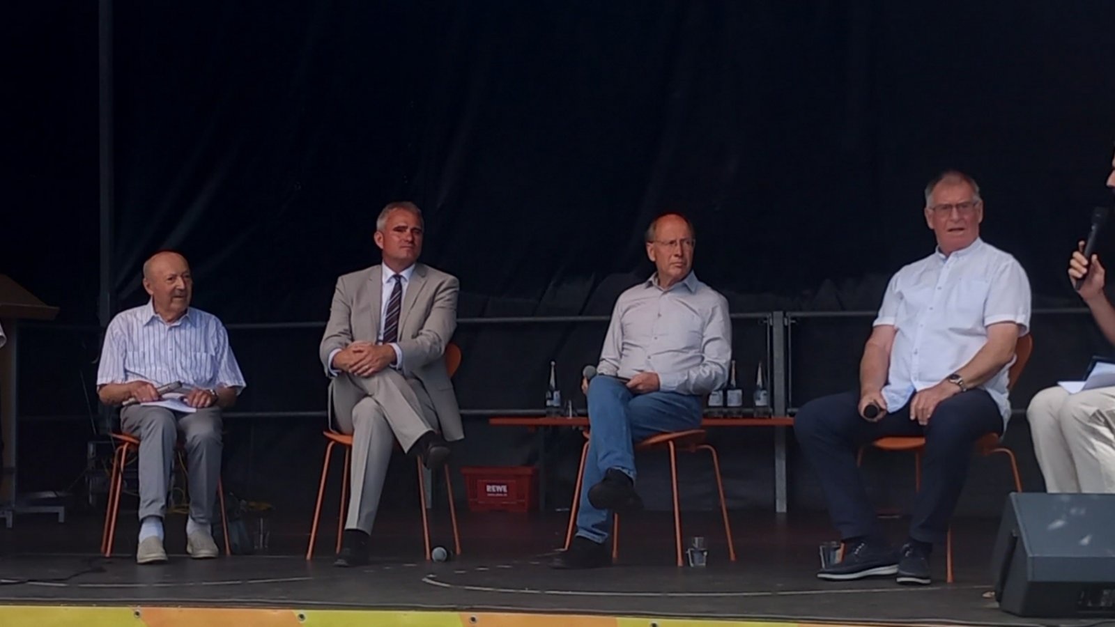 Diskussionsrunde mit (von links) Horst Fiedler, Hermann Albrecht, Holger Albrich, Dieter Baum und Andreas Stein. Rechts sitzt Moderator Martin Hoffmann. Foto: Glemser Diskussionsrunde mit (von links) Horst Fiedler, Hermann Albrecht, Holger Albrich, Dieter Baum und Andreas Stein. Rechts sitzt Moderator Martin Hoffmann. Foto: Glemser
