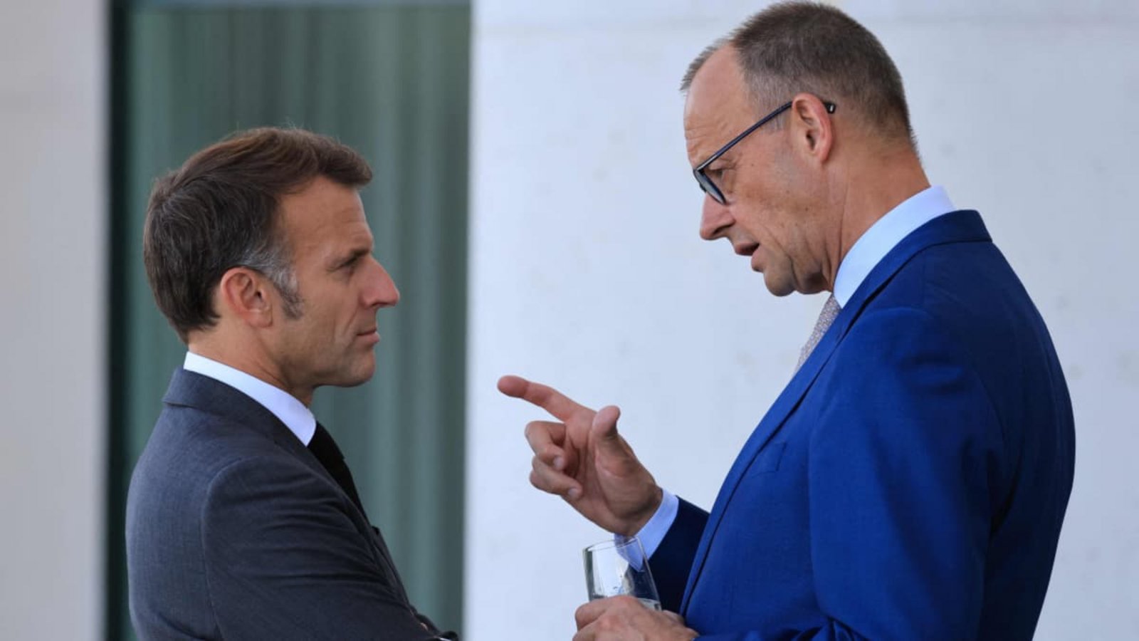 Ziemlich beste Freunde? Frankreichs Präsident Emmanuel Macron (links) und Bundeskanzler Friedrich Merz haben einen harmonischen Start hingelegt. Mittlerweile ist die Euphorie aber merklich abgekühlt.Ludovic Marin/afp Ziemlich beste Freunde? Frankreichs Präsident Emmanuel Macron (links) und Bundeskanzler Friedrich Merz haben einen harmonischen Start hingelegt. Mittlerweile ist die Euphorie aber merklich abgekühlt.Ludovic Marin/afp