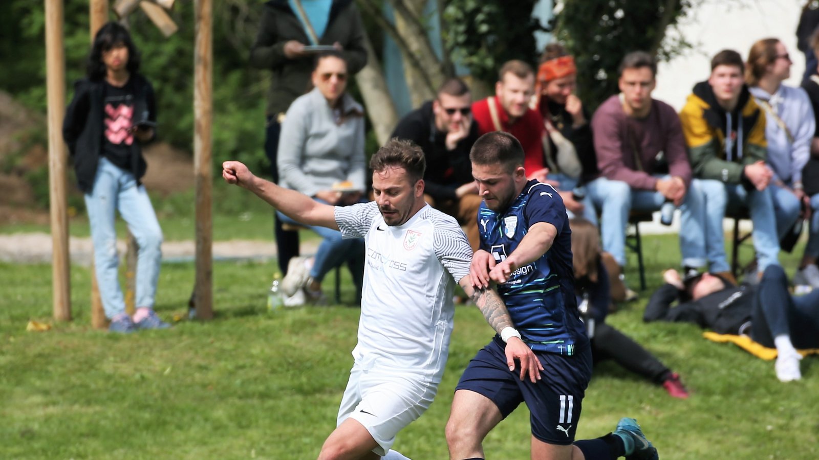 Vor großem Publikum hat der TSV Nussdorf (links Marco Klein) mit dem Sieg gegen Besigheim endgültig die Weichen gestellt. Foto: Küppers Vor großem Publikum hat der TSV Nussdorf (links Marco Klein) mit dem Sieg gegen Besigheim endgültig die Weichen gestellt. Foto: Küppers