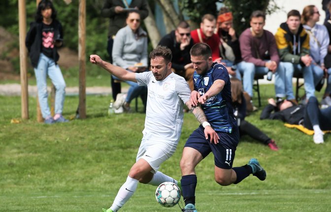 Vor großem Publikum hat der TSV Nussdorf (links Marco Klein) mit dem Sieg gegen Besigheim endgültig die Weichen gestellt. <span class='image-autor'>Foto: Küppers</span>