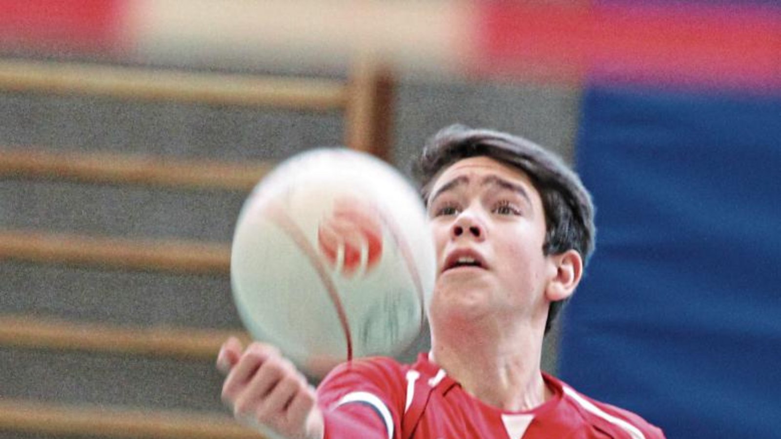 Lucas Engelhard hat den Ball, aber zu oft war die TVV-Abwehr unsicher. Foto: Archiv/Nachreiner Lucas Engelhard hat den Ball, aber zu oft war die TVV-Abwehr unsicher. Foto: Archiv/Nachreiner