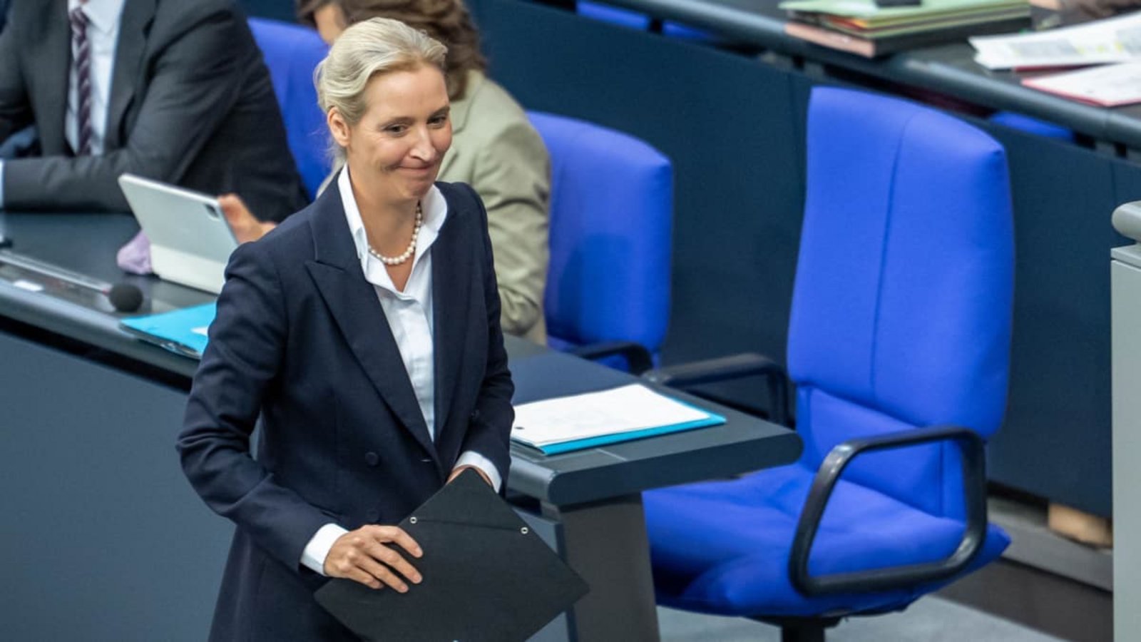 Schwächt den Anti-EU-Kurs ihrer Partei ab: AfD-Chefin Alice Weidel.Michael Kappeler/dpa Schwächt den Anti-EU-Kurs ihrer Partei ab: AfD-Chefin Alice Weidel.Michael Kappeler/dpa