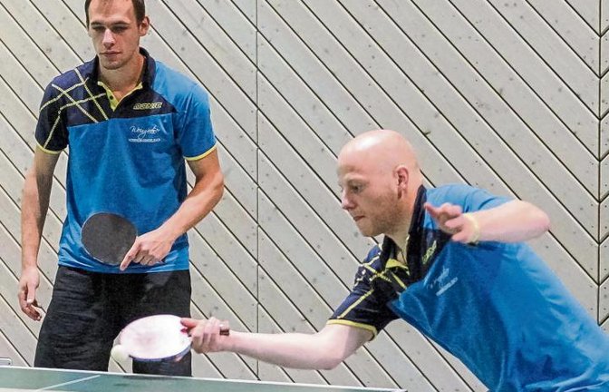 Andreas Kunkel (rechts) und Sebastian Komander sind für die TTF Gündelbach eine Bank an der Platte. Foto: Simecek