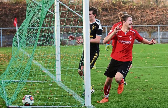 Sascha Berger bejubelt einen seiner drei Treffer beim 7:3-Sieg des SV Horrheim gegen den TSV Ensingen. Am Sonntag muss der SVH in Hohenhaslach ran. Foto: Küppers