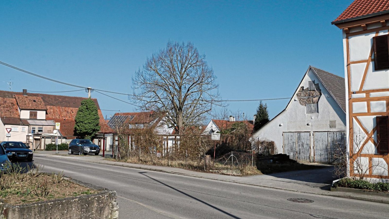 Zwischen der Sedanstraße und der Backgasse entstehen zwei Mehrfamilienhäuser. In einem Komplex will die Gemeinde Sersheim preisgünstiges Wohnen umsetzen. Foto: Bögel