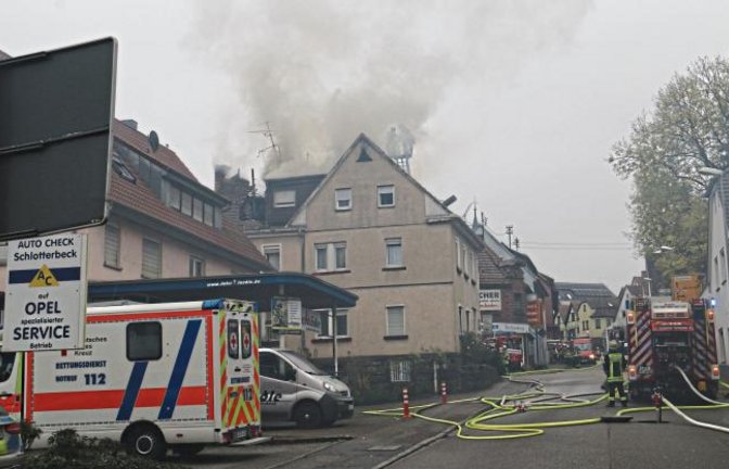 Blick in die Sersheimer Straße, die gestern in diesem Bereich mehrere Stunden gesperrt ist.