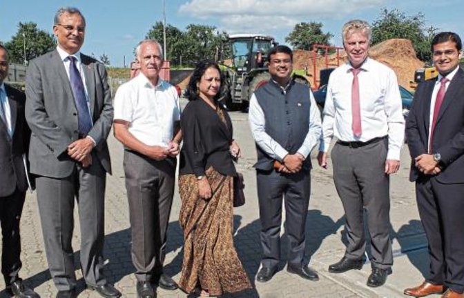 Kübler (Dritter von links) und Kessing (Zweiter von rechts) mit der Delegation.  Foto: p