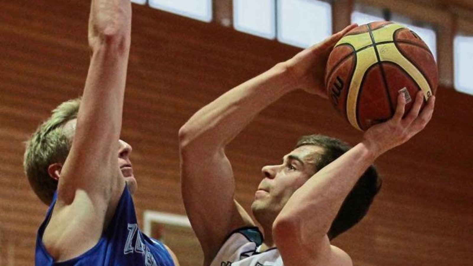 Lucas Schneider (rechts) leidet am meisten unter der Drucksituation, in der sich die BSG Vaihingen/Sachsenheim befindet. Er spielt nicht mehr so frei auf wie zu Beginn der Saison. Foto: Nachreiner Lucas Schneider (rechts) leidet am meisten unter der Drucksituation, in der sich die BSG Vaihingen/Sachsenheim befindet. Er spielt nicht mehr so frei auf wie zu Beginn der Saison. Foto: Nachreiner