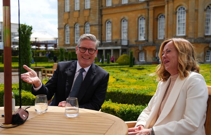 Keir Starmer mit Italiens Regierungschefin Georgia Meloni.<span class='image-autor'>Foto: dpa/Carl Court</span>