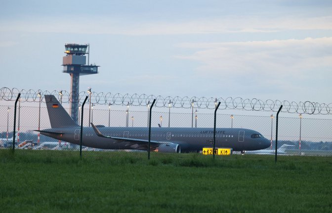 Ein Flieger der  Bundeswehr ist auf dem Weg nach Beirut. (Symbolfoto)<span class='image-autor'>Foto: dpa/Jörg Carstensen</span>
