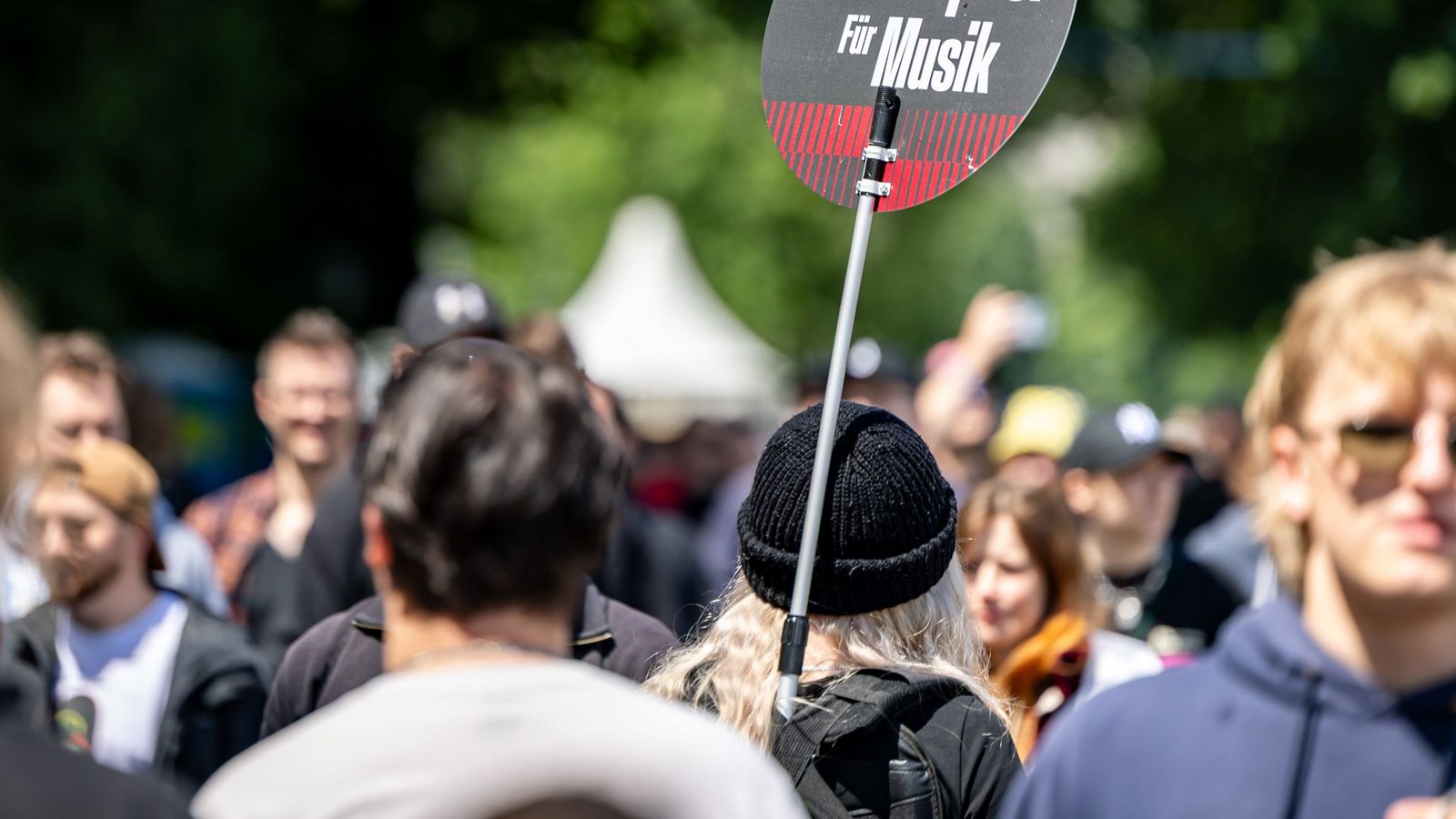 Drei Tage laut Musik - das ist bei Rock im Park und Rock am Ring Programm.Foto: Daniel Karmann/dpa Drei Tage laut Musik - das ist bei Rock im Park und Rock am Ring Programm.Foto: Daniel Karmann/dpa
