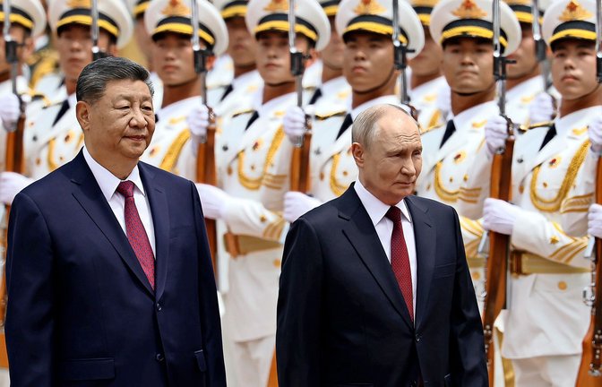 Mit militärischen Ehren und rotem Teppich empfing   Chinas Staatschef Xi Jinping Russlands Präsident Wladimir Putin.<span class='image-autor'>Foto: Maxim Shemetov/Pool Reuters/dpa/Maxim Shemetov</span>