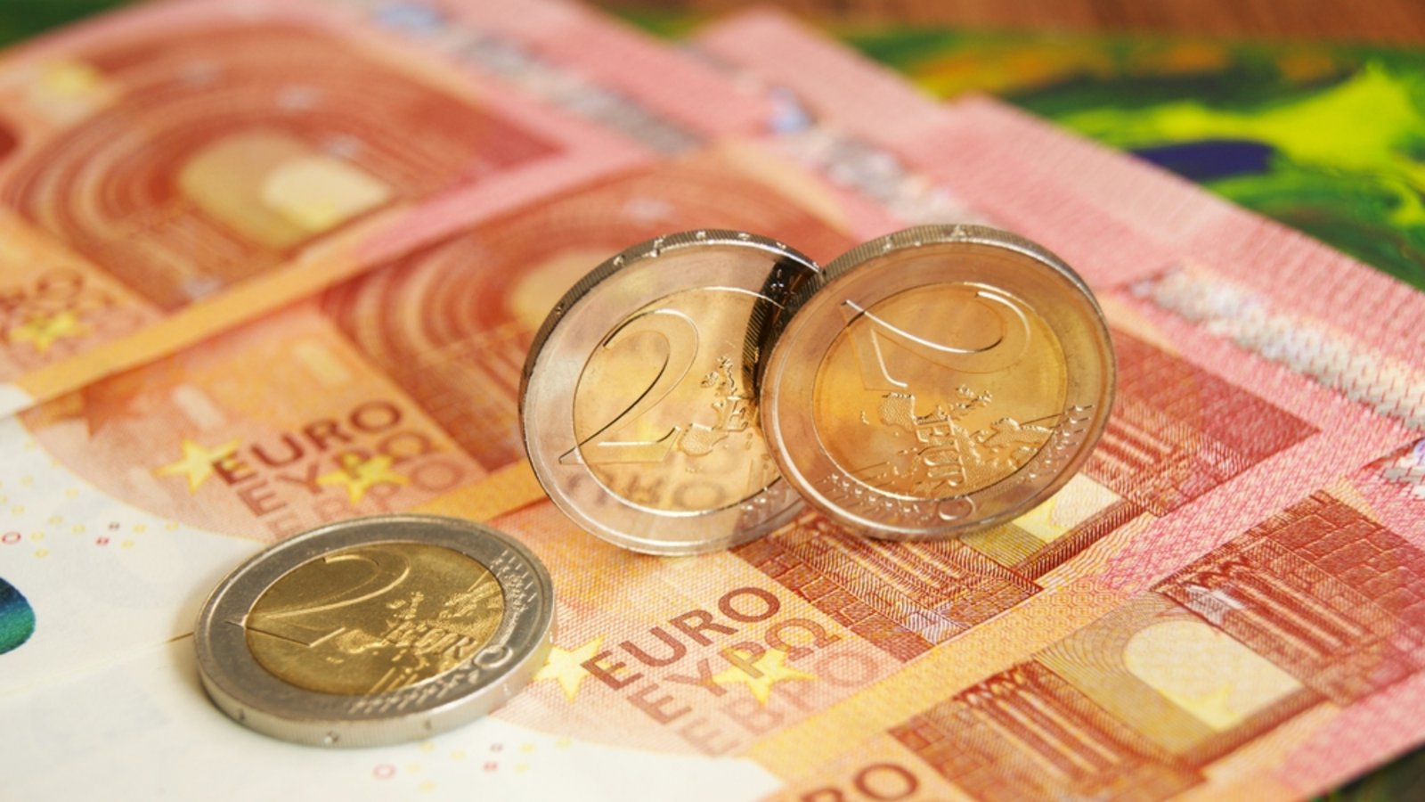 Darum fällt das Dezembergehalt höher aus.Foto: ABARONS / shutterstock.com Darum fällt das Dezembergehalt höher aus.Foto: ABARONS / shutterstock.com