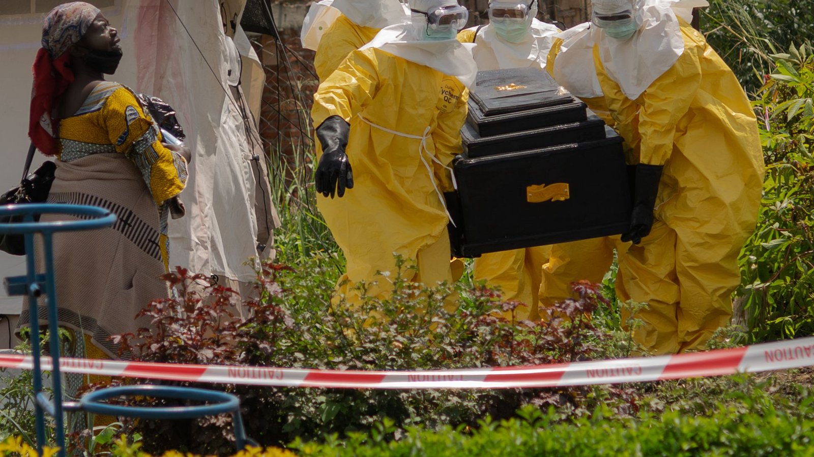Rotkreuzhelfer waren unter den ersten Ebola-Opfern.Foto: Moses Sawasawa/AP/dpa