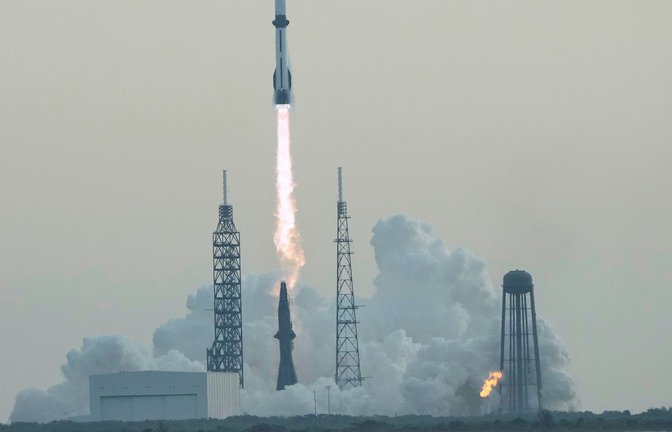 Vor dem Start einer New Glenn Rakete gab es eine Explosion. (Archivbild)<span class='image-autor'>Foto: John Raoux/AP/dpa</span>