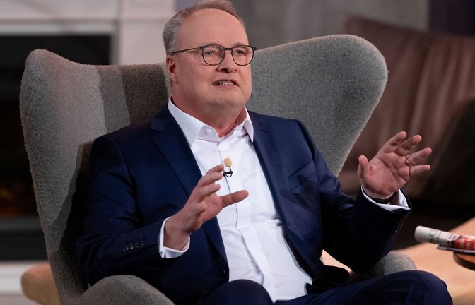Oliver Welke hat für einen Witz über die Fans von Howard Carpendale Kritik bekommen, auch vom Schlagersänger selbst. (Archivbild)<span class='image-autor'>Foto: Sven Hoppe/dpa</span>