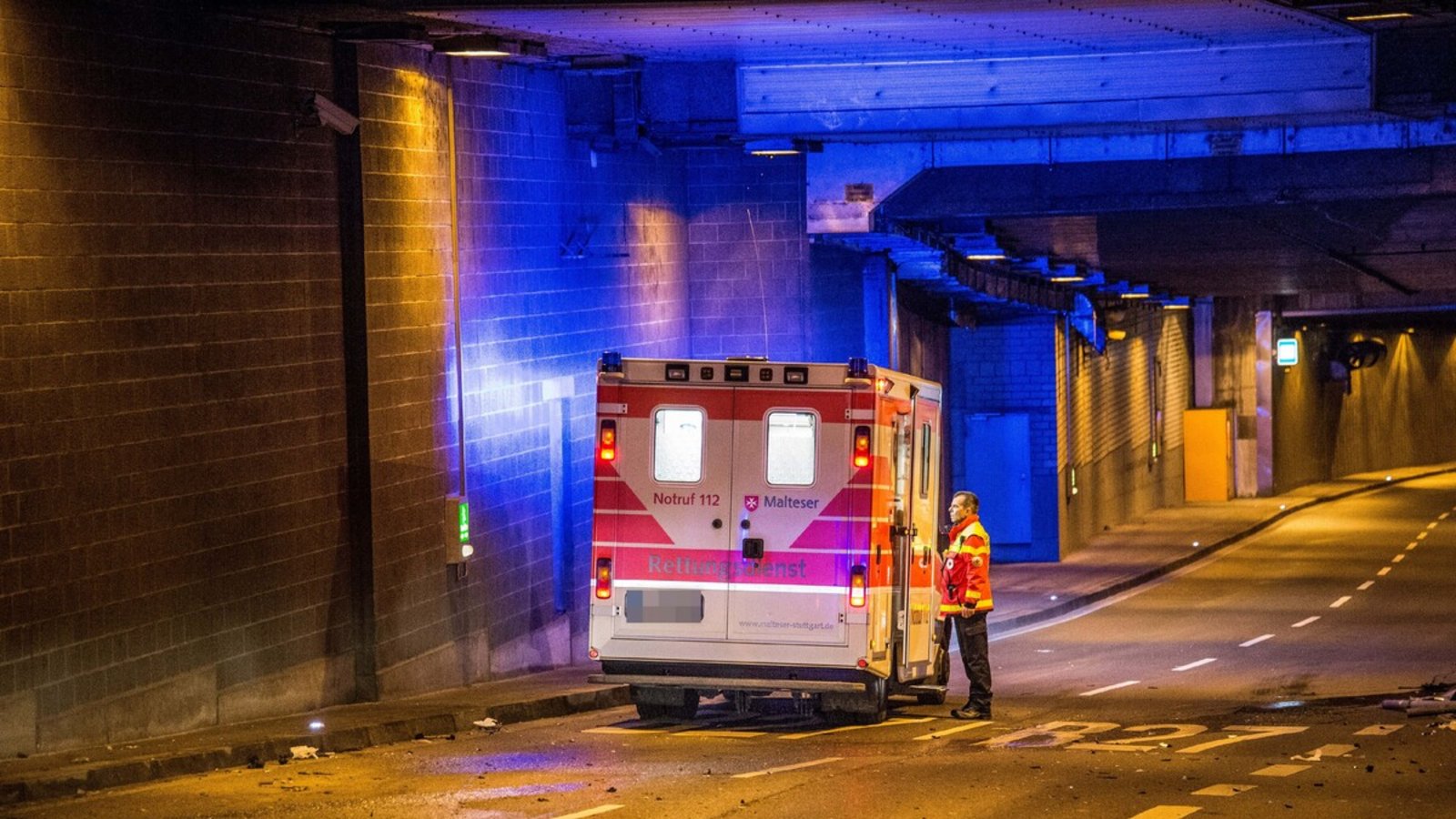 In Stuttgart hat es ein Verkehrsopfer vor dem Planietunnel gegeben - ein Jugendlicher kam mit seinem Kleinkraftrad ums Leben. (Symbolbild)Foto: Archiv/SDMG / Friebe In Stuttgart hat es ein Verkehrsopfer vor dem Planietunnel gegeben - ein Jugendlicher kam mit seinem Kleinkraftrad ums Leben. (Symbolbild)Foto: Archiv/SDMG / Friebe
