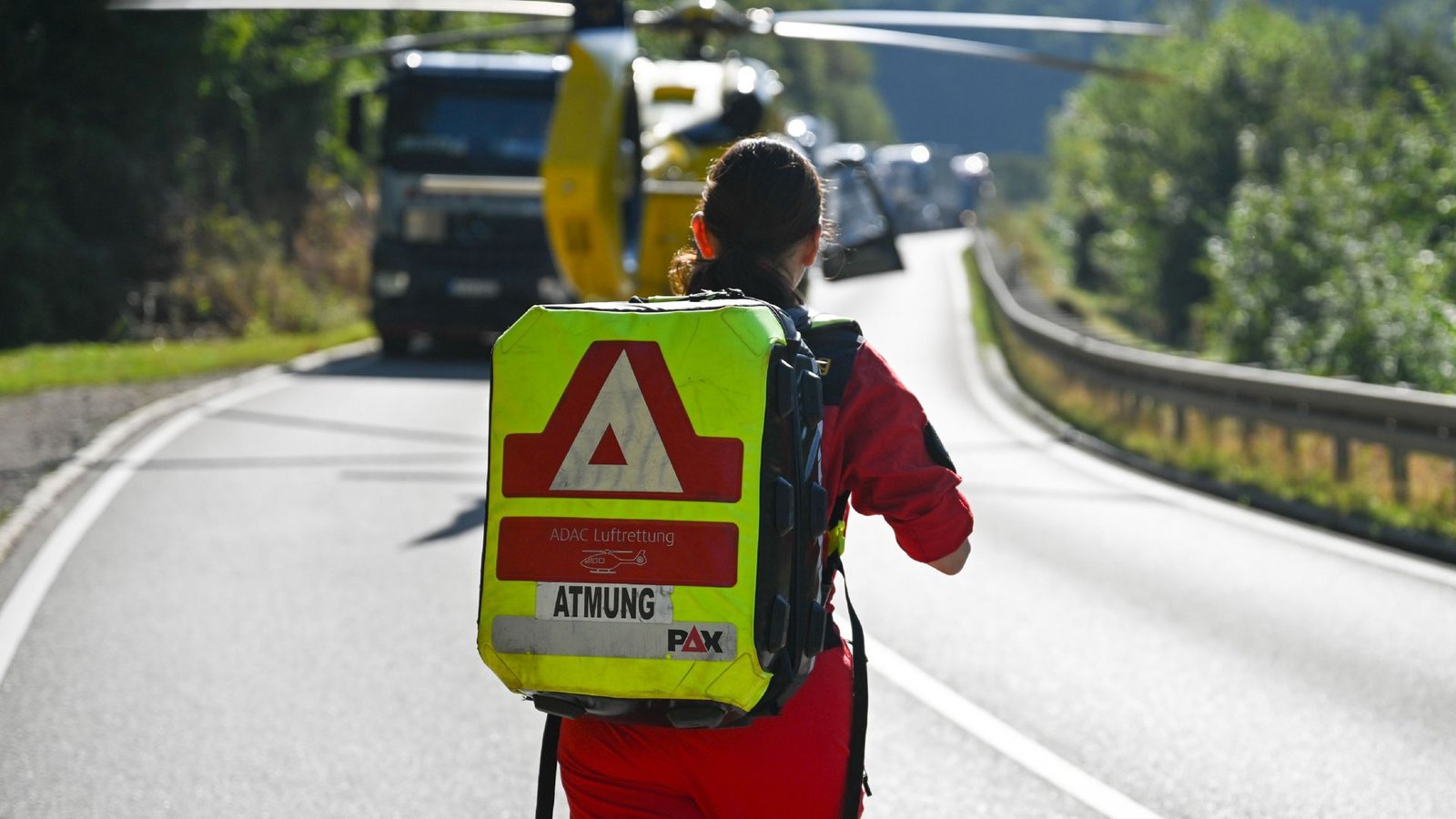 Der Biker wurde mit schweren Verletzungen in eine Klinik gebracht.Foto: SDMG/SDMG / MB Der Biker wurde mit schweren Verletzungen in eine Klinik gebracht.Foto: SDMG/SDMG / MB