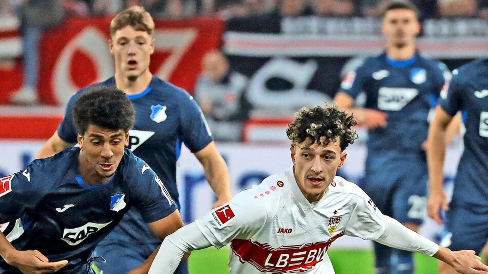Ist beim VfB seit dem Hoffenheim-Spiel im Dezember nicht mehr auf dem Platz in Erscheinung getreten: Ameen Al-Dakhil (rechts).Foto: IMAGO/Sportfoto Rudel Ist beim VfB seit dem Hoffenheim-Spiel im Dezember nicht mehr auf dem Platz in Erscheinung getreten: Ameen Al-Dakhil (rechts).Foto: IMAGO/Sportfoto Rudel
