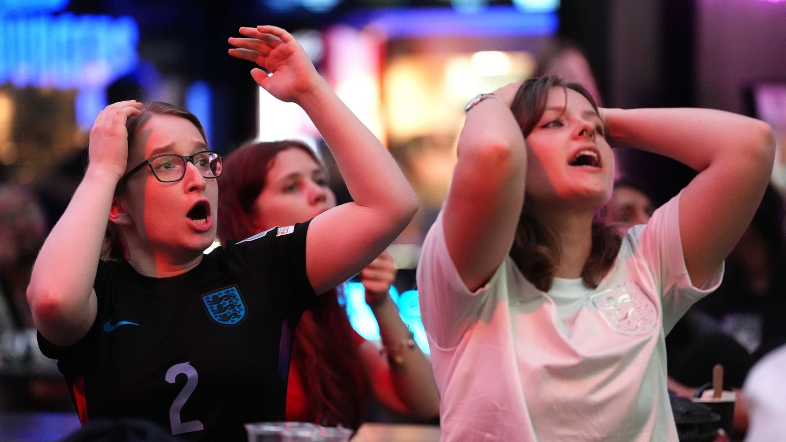 In England wird mit den Fußballfrauen mitgefiebert.Foto: Jonathan Brady/PA Wire/dpa In England wird mit den Fußballfrauen mitgefiebert.Foto: Jonathan Brady/PA Wire/dpa