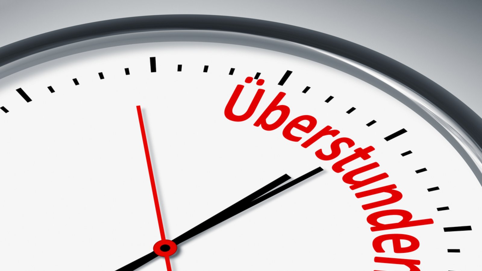 Gibt es bald steuerfreie Überstunden?Foto: Sahara Prince / shutterstock.com