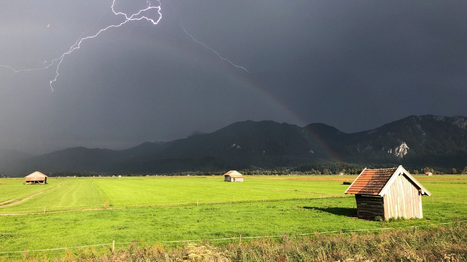 Das Alpenvorland gilt generell als blitzreich. (Archivfoto)Foto: Valentin Gensch/dpa/dpa-tmn