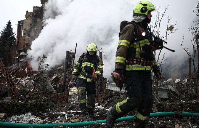 Täglich gehen russische Raketen über der Ukraine nieder. Die EU hilft dem von Russland überfallenen Land, doch die Hilfe kommt oft zu spät und zu zögerlich.<span class='image-autor'>Foto: AFP</span>