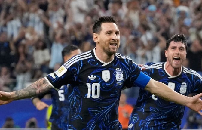 Lionel Messi will mit Argentinien gegen England in das WM-Finale einziehen.<span class='image-autor'>Tony Gutierrez/AP/dpa</span>