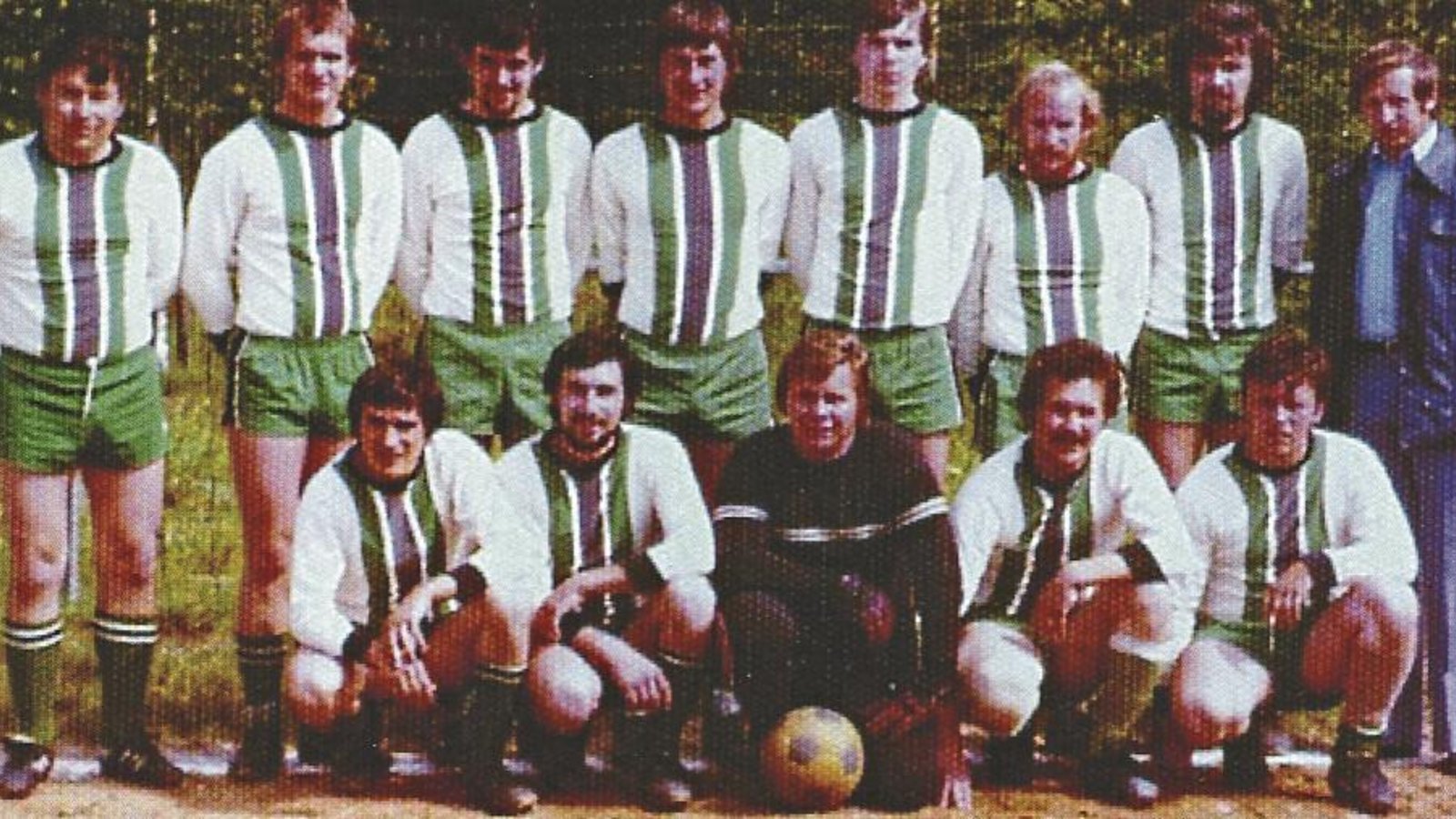 Ab 1975 lief Karl-Heinz Rapp (stehend Vierter von rechts) – das Bild stammt aus der zweiten Hälfte der 1970er Jahre – für den SV Iptingen auf. Foto: privat Ab 1975 lief Karl-Heinz Rapp (stehend Vierter von rechts) – das Bild stammt aus der zweiten Hälfte der 1970er Jahre – für den SV Iptingen auf. Foto: privat