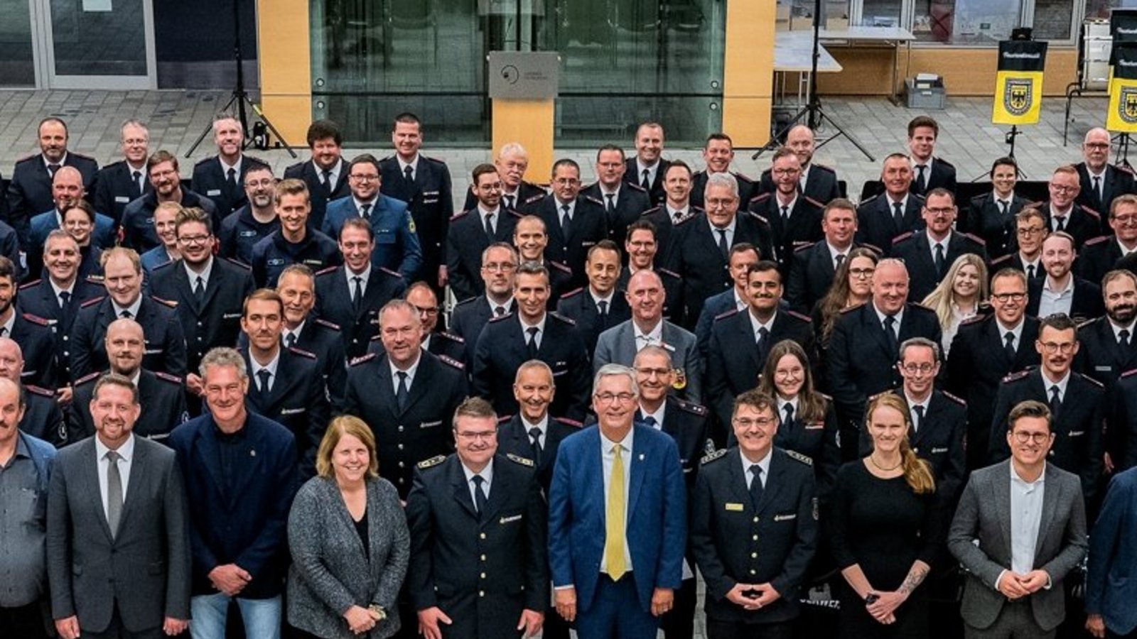 Insgesamt 143 Einsatzkräfte, die länger als 24 Stunden im Einsatz waren, bekommen die Bevölkerungsschutz-Einsatzmedaille des Landes überreicht. Foto: Landratsamt Ludwigsburg