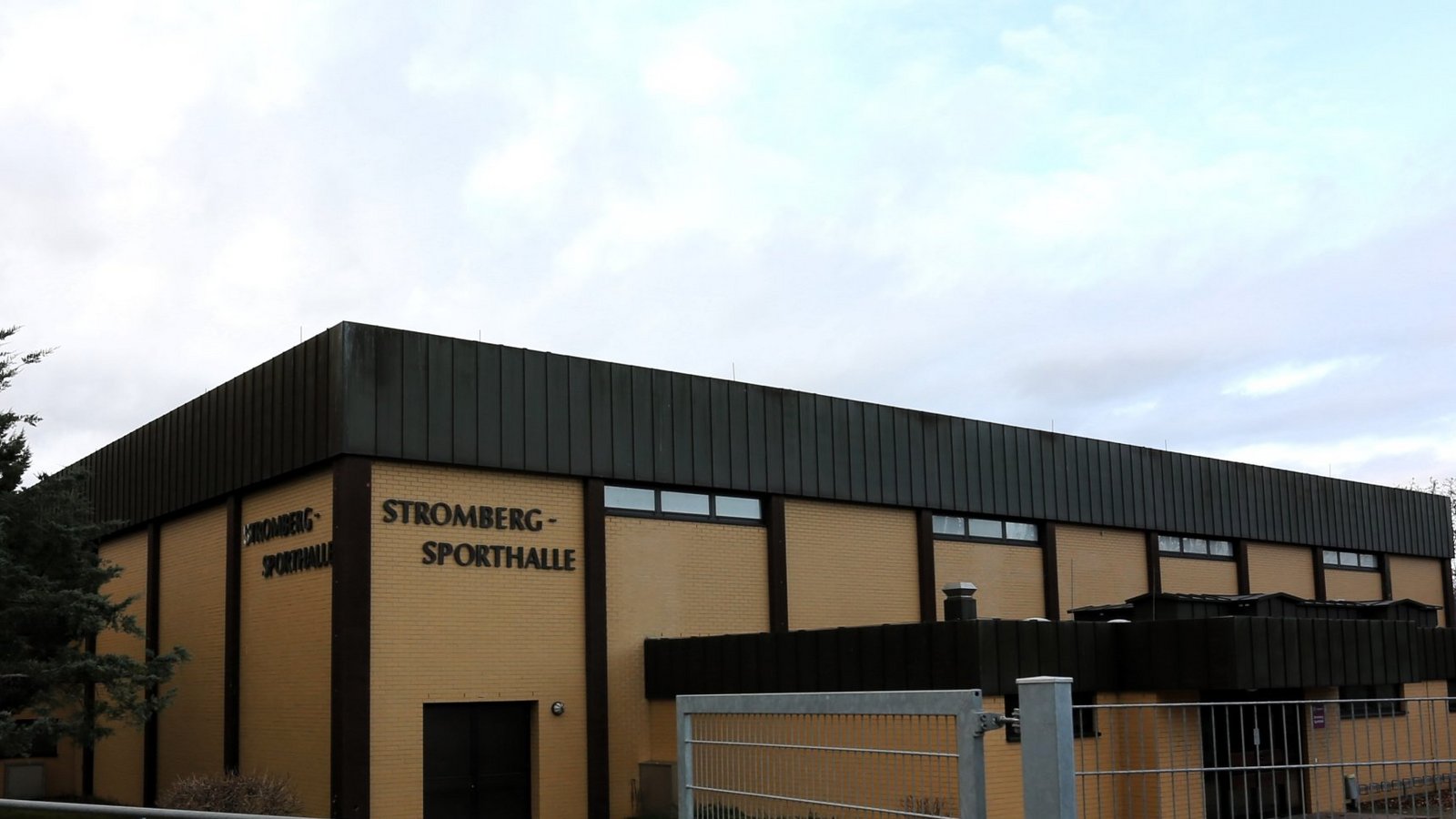 Die Erneuerung des Dachs der Strombergsporthalle gehört zu den notwendigen Investitionen. Archivfoto: VKZ/Küppers Die Erneuerung des Dachs der Strombergsporthalle gehört zu den notwendigen Investitionen. Archivfoto: VKZ/Küppers