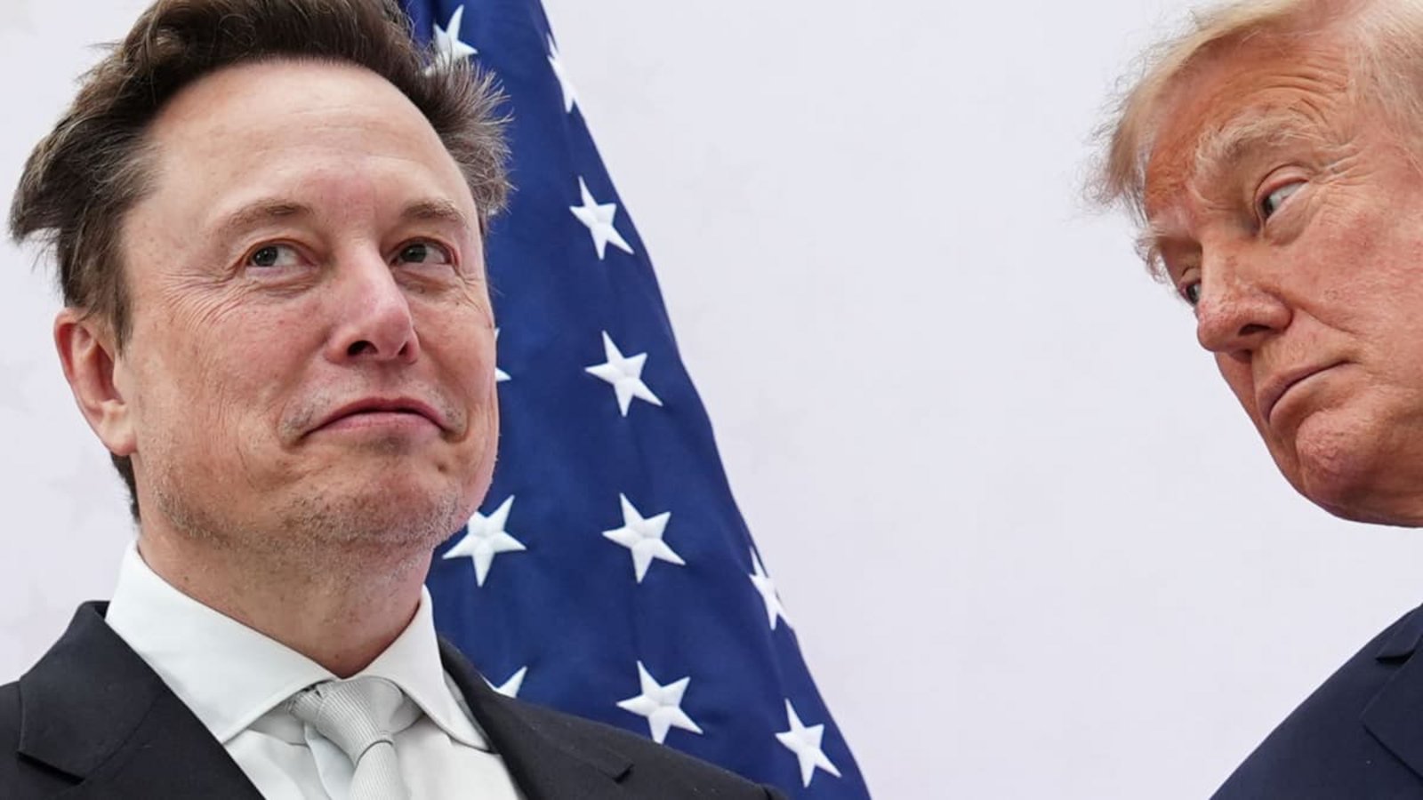 Elon Musk mit US-Präsident Donald Trump. Im Fall einer Wahlniederlage der Republikaner drohen Korruptionsverfahren. Was haben die Demokraten gegen den Tech-Milliardär in der Hand?Julia Demaree Nikhinson/AP/dpa