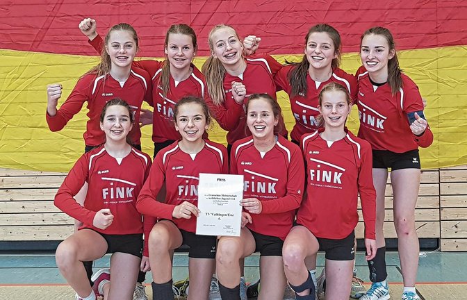 Die weibliche U 14 der Vaihinger Faustballer: (hinten von links) Ricarda Stübbe, Nina Irmer, Lena Schiller, Klara Kilpper und Lea Schmidt sowie (vorne von links) Lisa Knodel, Leoni Modenese, Eva Winkler und Finnja Röhm freuen sich über Platz vier bei ihrer ersten DM-Teilnahme. Foto: privat