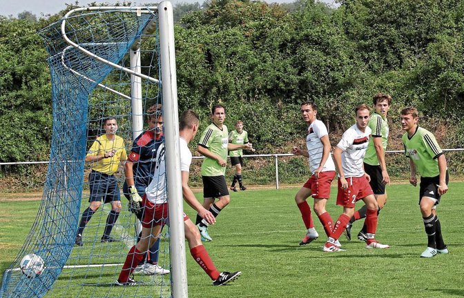 In der Vorbereitung – hier beim Plattenpokal – und zum Saisonauftakt hat sich der SV Iptingen (grüne Trikots) in Torlaune gezeigt.  Foto: Küppers
